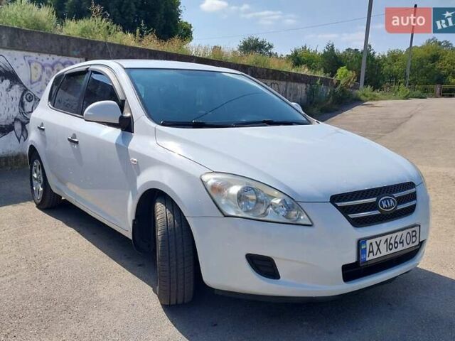 Білий Кіа Сід, об'ємом двигуна 1.4 л та пробігом 225 тис. км за 5200 $, фото 1 на Automoto.ua