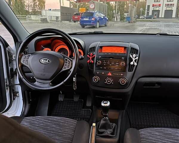 Белый Киа Сид, объемом двигателя 1.6 л и пробегом 229 тыс. км за 5799 $, фото 37 на Automoto.ua