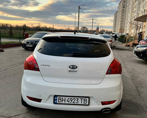 Белый Киа Сид, объемом двигателя 1.59 л и пробегом 213 тыс. км за 4400 $, фото 5 на Automoto.ua