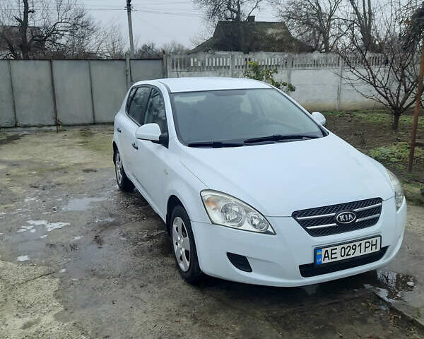 Белый Киа Сид, объемом двигателя 1.6 л и пробегом 182 тыс. км за 6100 $, фото 23 на Automoto.ua