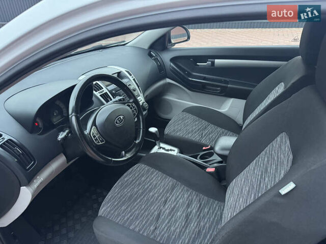 Белый Киа Сид, объемом двигателя 1.6 л и пробегом 167 тыс. км за 5700 $, фото 12 на Automoto.ua