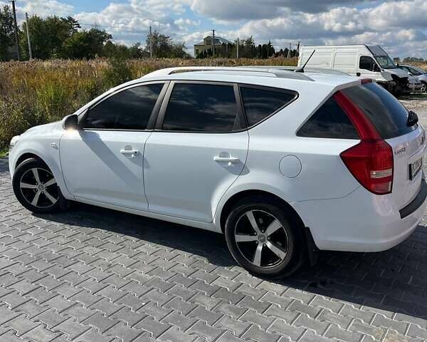 Белый Киа Сид, объемом двигателя 1.58 л и пробегом 393 тыс. км за 5700 $, фото 7 на Automoto.ua