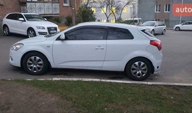 Белый Киа Сид, объемом двигателя 1.4 л и пробегом 170 тыс. км за 5100 $, фото 4 на Automoto.ua