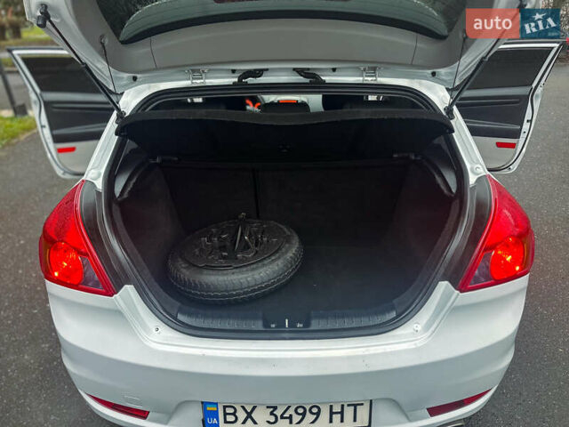 Белый Киа Сид, объемом двигателя 1.4 л и пробегом 178 тыс. км за 4777 $, фото 17 на Automoto.ua