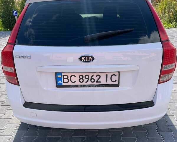 Белый Киа Сид, объемом двигателя 1.58 л и пробегом 393 тыс. км за 5700 $, фото 4 на Automoto.ua