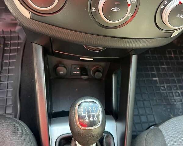 Белый Киа Сид, объемом двигателя 1.58 л и пробегом 393 тыс. км за 5700 $, фото 8 на Automoto.ua