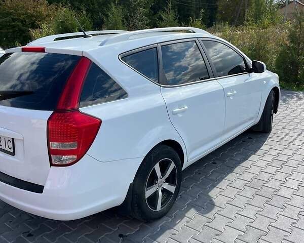 Белый Киа Сид, объемом двигателя 1.58 л и пробегом 393 тыс. км за 5700 $, фото 5 на Automoto.ua