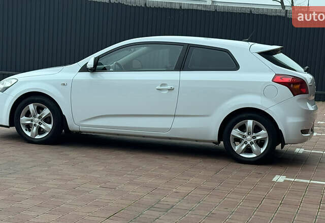 Белый Киа Сид, объемом двигателя 1.6 л и пробегом 167 тыс. км за 5700 $, фото 5 на Automoto.ua