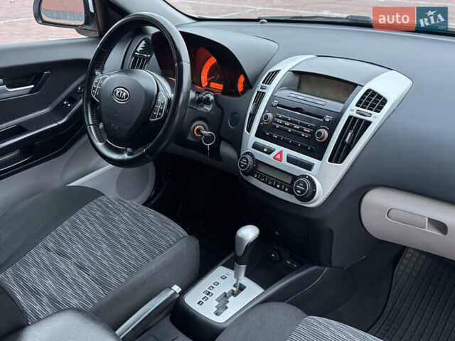 Белый Киа Сид, объемом двигателя 1.6 л и пробегом 167 тыс. км за 5700 $, фото 16 на Automoto.ua