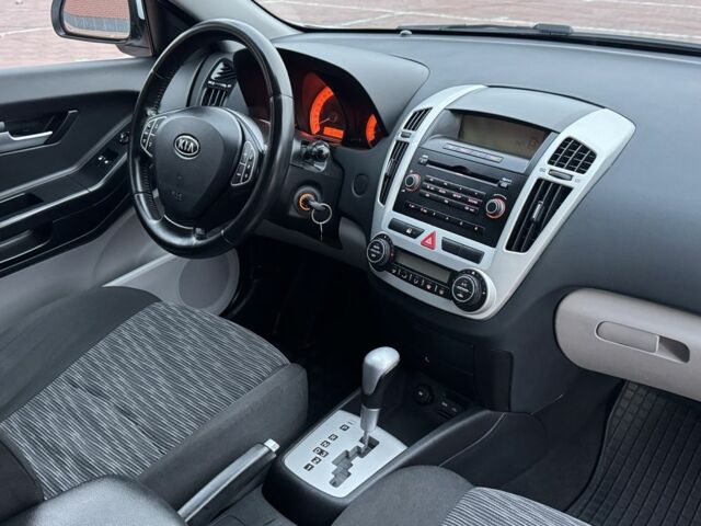 Білий Кіа Сід, об'ємом двигуна 1.6 л та пробігом 167 тис. км за 5700 $, фото 17 на Automoto.ua