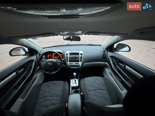 Белый Киа Сид, объемом двигателя 1.6 л и пробегом 167 тыс. км за 5700 $, фото 14 на Automoto.ua