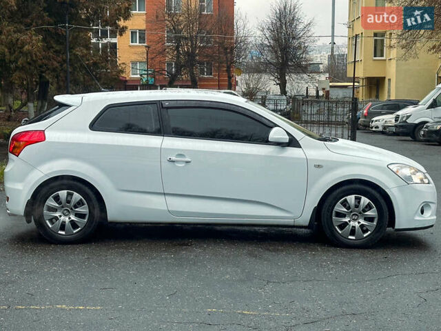 Белый Киа Сид, объемом двигателя 1.4 л и пробегом 178 тыс. км за 4777 $, фото 7 на Automoto.ua