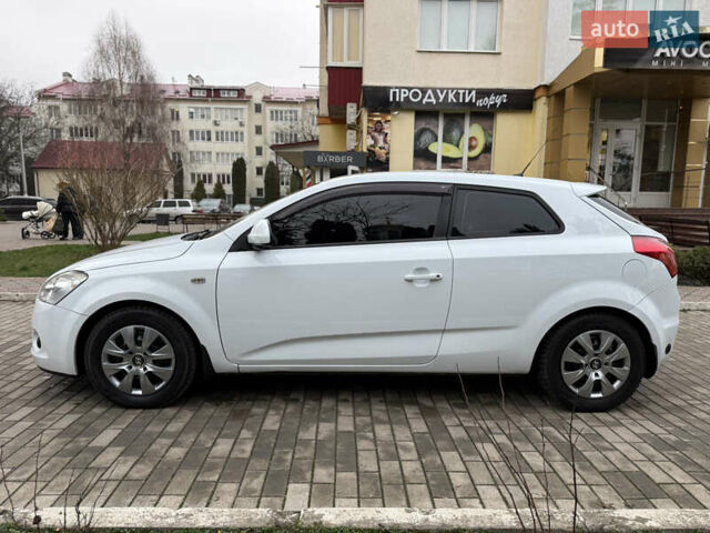 Белый Киа Сид, объемом двигателя 1.59 л и пробегом 178 тыс. км за 5700 $, фото 2 на Automoto.ua