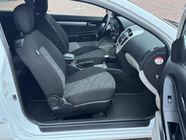 Білий Кіа Сід, об'ємом двигуна 1.6 л та пробігом 167 тис. км за 5700 $, фото 16 на Automoto.ua