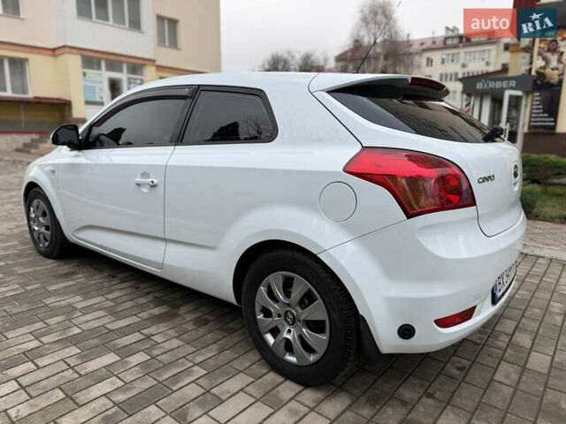 Белый Киа Сид, объемом двигателя 1.59 л и пробегом 178 тыс. км за 5700 $, фото 3 на Automoto.ua