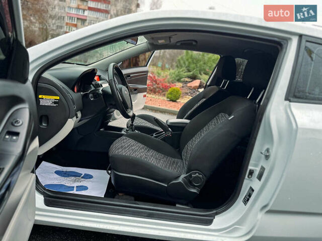 Белый Киа Сид, объемом двигателя 1.4 л и пробегом 178 тыс. км за 4777 $, фото 8 на Automoto.ua