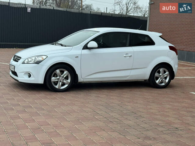 Белый Киа Сид, объемом двигателя 1.6 л и пробегом 167 тыс. км за 5700 $, фото 4 на Automoto.ua