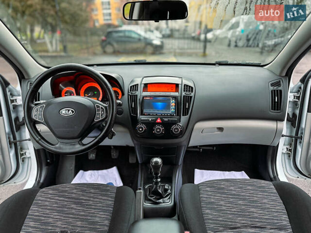 Белый Киа Сид, объемом двигателя 1.4 л и пробегом 178 тыс. км за 4777 $, фото 12 на Automoto.ua