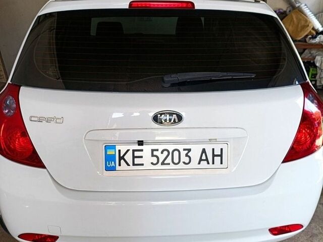 Белый Киа Сид, объемом двигателя 1.59 л и пробегом 105 тыс. км за 6300 $, фото 4 на Automoto.ua