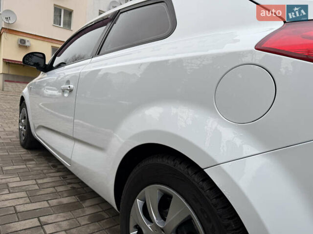 Белый Киа Сид, объемом двигателя 1.59 л и пробегом 178 тыс. км за 5700 $, фото 15 на Automoto.ua