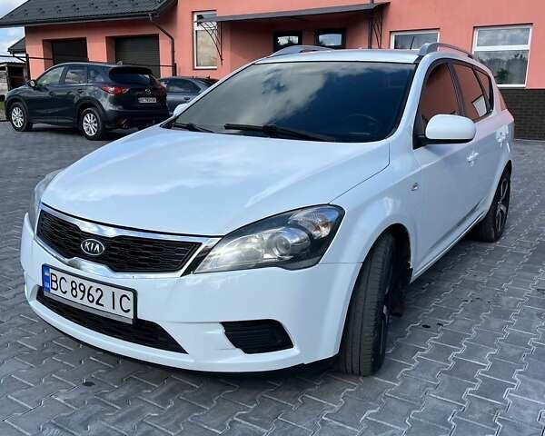 Белый Киа Сид, объемом двигателя 1.58 л и пробегом 393 тыс. км за 5700 $, фото 1 на Automoto.ua