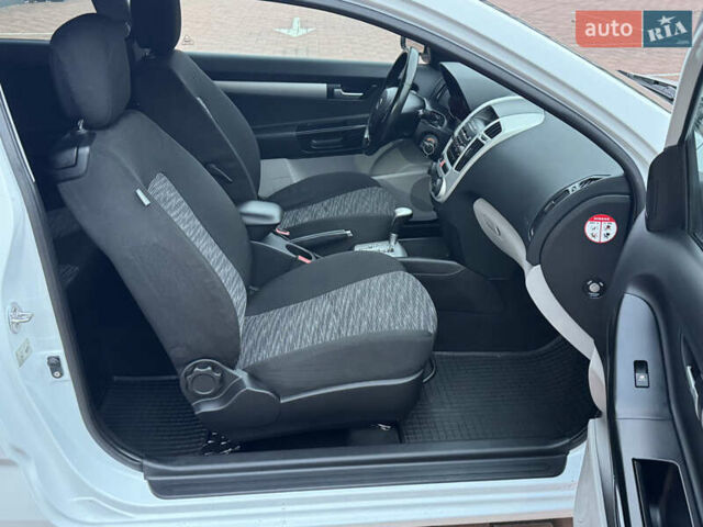 Белый Киа Сид, объемом двигателя 1.6 л и пробегом 167 тыс. км за 5700 $, фото 15 на Automoto.ua