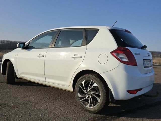 Белый Киа Сид, объемом двигателя 0 л и пробегом 275 тыс. км за 6200 $, фото 6 на Automoto.ua