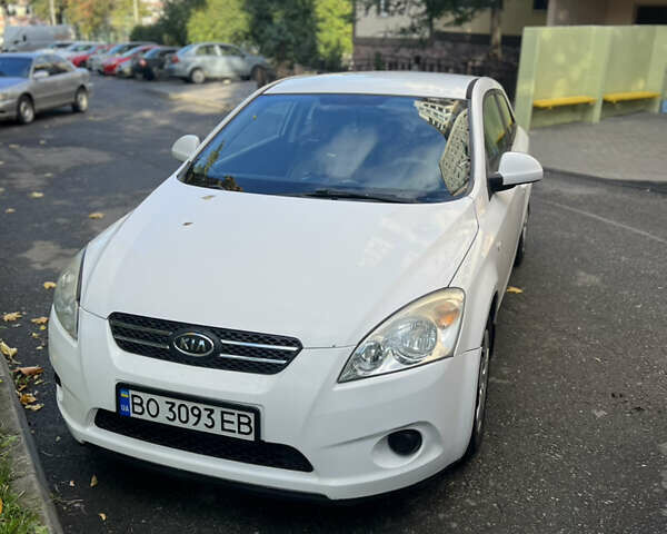 Белый Киа Сид, объемом двигателя 1.59 л и пробегом 255 тыс. км за 5700 $, фото 3 на Automoto.ua