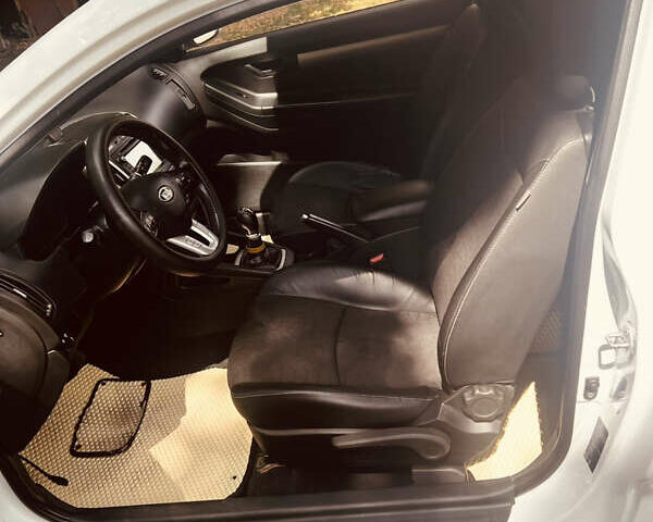 Белый Киа Сид, объемом двигателя 1.6 л и пробегом 230 тыс. км за 6000 $, фото 15 на Automoto.ua