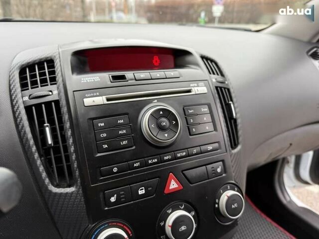Белый Киа Сид, объемом двигателя 1.6 л и пробегом 193 тыс. км за 6999 $, фото 19 на Automoto.ua