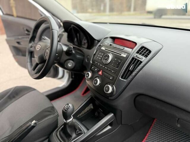 Белый Киа Сид, объемом двигателя 1.6 л и пробегом 193 тыс. км за 6999 $, фото 24 на Automoto.ua