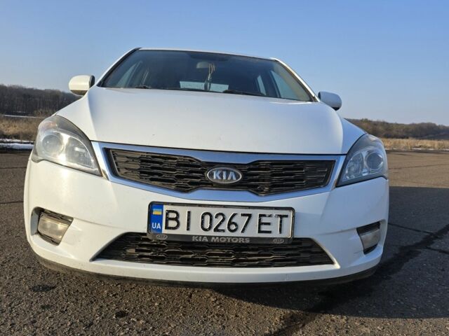 Білий Кіа Сід, об'ємом двигуна 0 л та пробігом 275 тис. км за 6200 $, фото 4 на Automoto.ua