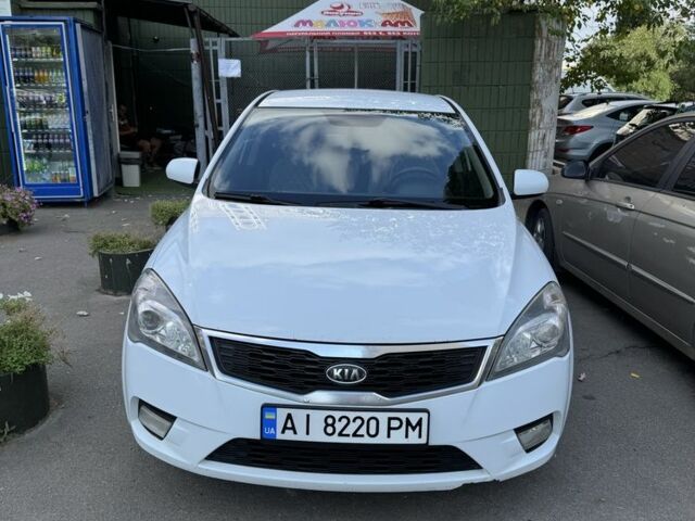 Білий Кіа Сід, об'ємом двигуна 1.6 л та пробігом 350 тис. км за 6750 $, фото 1 на Automoto.ua