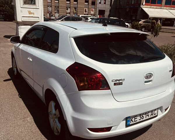 Белый Киа Сид, объемом двигателя 1.6 л и пробегом 230 тыс. км за 6000 $, фото 5 на Automoto.ua