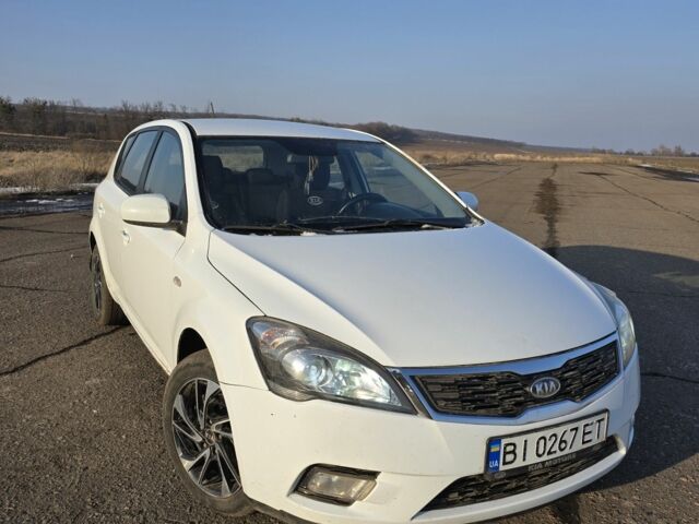 Белый Киа Сид, объемом двигателя 0 л и пробегом 275 тыс. км за 6200 $, фото 3 на Automoto.ua
