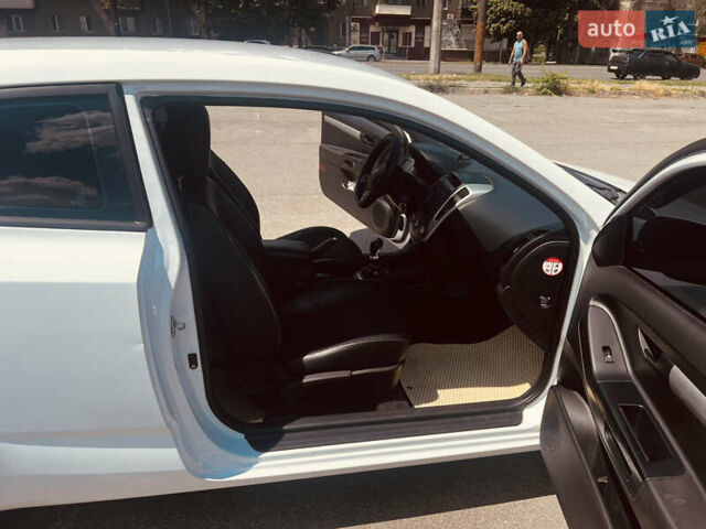 Белый Киа Сид, объемом двигателя 1.6 л и пробегом 230 тыс. км за 6000 $, фото 9 на Automoto.ua