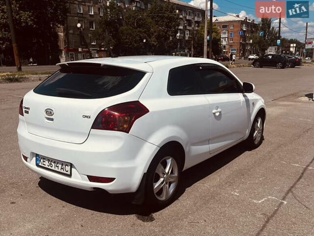 Белый Киа Сид, объемом двигателя 1.6 л и пробегом 230 тыс. км за 6000 $, фото 3 на Automoto.ua