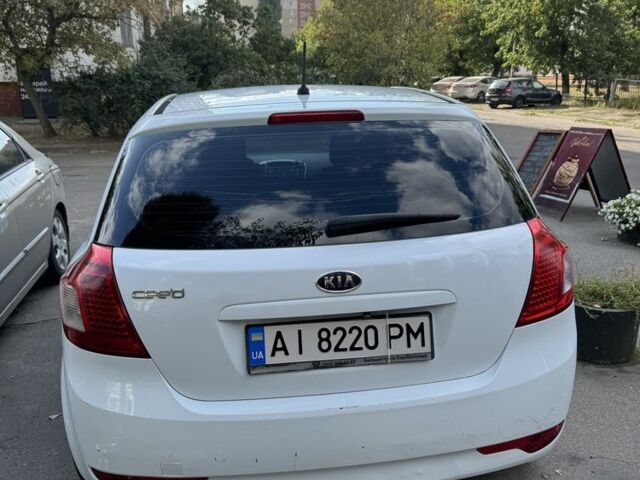 Білий Кіа Сід, об'ємом двигуна 1.6 л та пробігом 350 тис. км за 6750 $, фото 4 на Automoto.ua