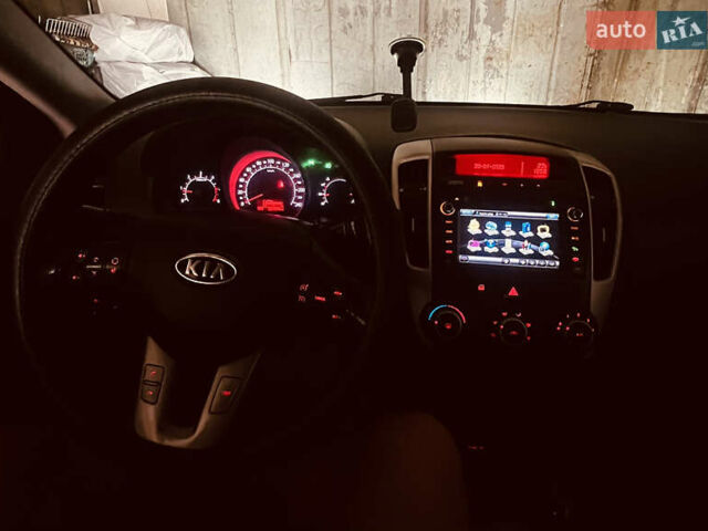 Белый Киа Сид, объемом двигателя 1.6 л и пробегом 230 тыс. км за 7000 $, фото 20 на Automoto.ua