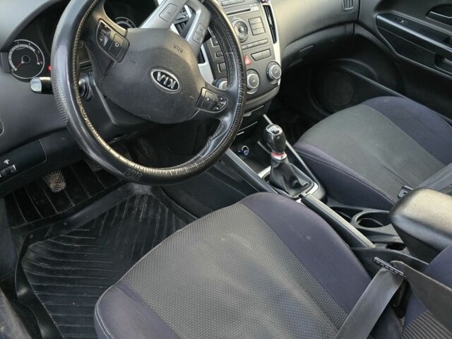 Белый Киа Сид, объемом двигателя 0 л и пробегом 275 тыс. км за 6200 $, фото 11 на Automoto.ua