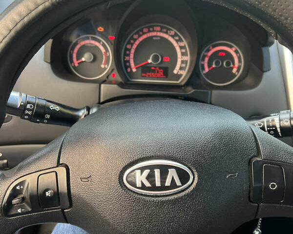 Белый Киа Сид, объемом двигателя 1.59 л и пробегом 255 тыс. км за 5700 $, фото 4 на Automoto.ua