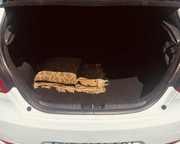 Белый Киа Сид, объемом двигателя 1.6 л и пробегом 230 тыс. км за 6000 $, фото 7 на Automoto.ua