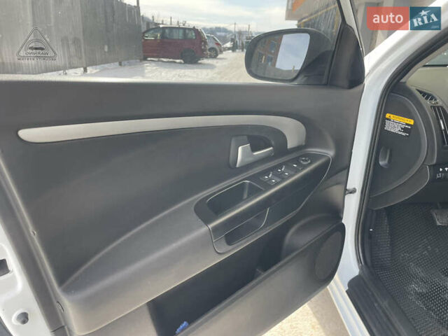 Белый Киа Сид, объемом двигателя 1.59 л и пробегом 196 тыс. км за 7850 $, фото 22 на Automoto.ua