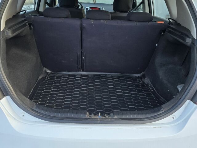 Белый Киа Сид, объемом двигателя 0 л и пробегом 275 тыс. км за 6200 $, фото 8 на Automoto.ua