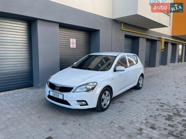 Белый Киа Сид, объемом двигателя 1.6 л и пробегом 194 тыс. км за 7800 $, фото 13 на Automoto.ua