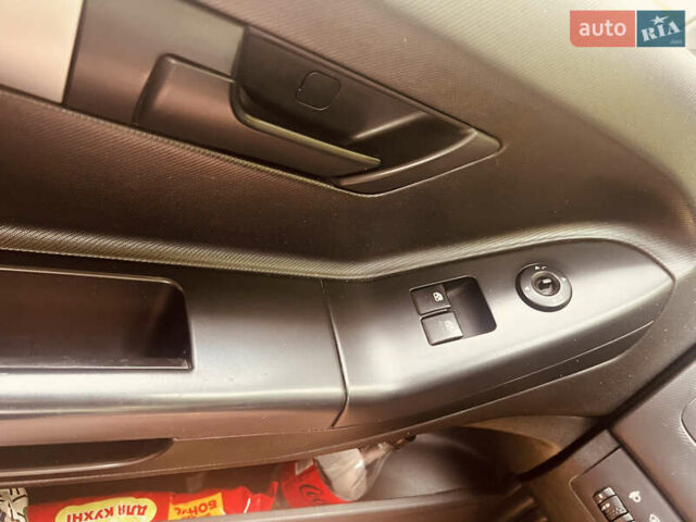 Белый Киа Сид, объемом двигателя 1.6 л и пробегом 230 тыс. км за 6000 $, фото 18 на Automoto.ua