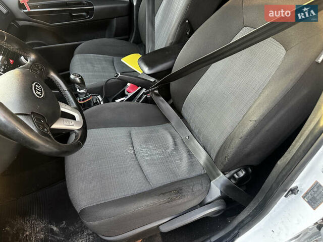 Белый Киа Сид, объемом двигателя 1.58 л и пробегом 231 тыс. км за 6199 $, фото 9 на Automoto.ua