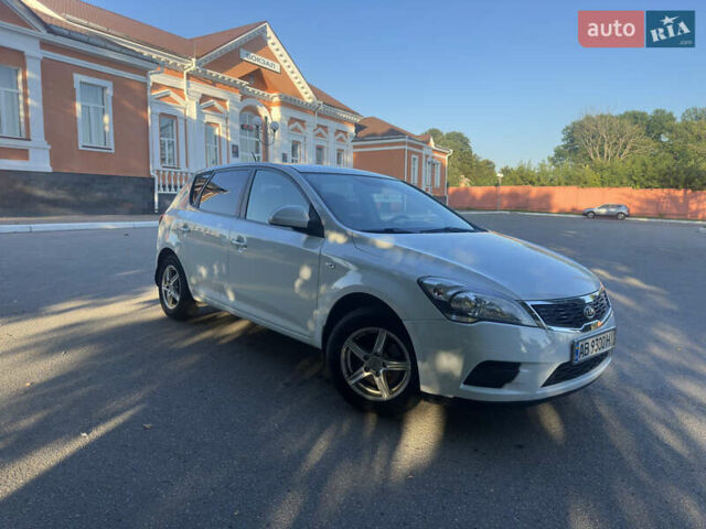 Белый Киа Сид, объемом двигателя 1.4 л и пробегом 186 тыс. км за 6300 $, фото 9 на Automoto.ua