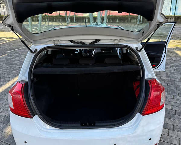 Киа Сид 2011 в Львове на Automoto.ua Белый Киа Сид, объемом двигателя 1.6 л и пробегом 209 тыс. км за 6200 $, фото 4 на Automoto.ua