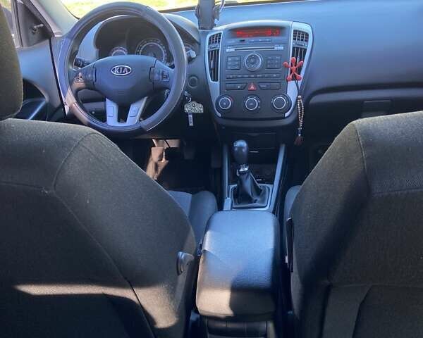 Белый Киа Сид, объемом двигателя 1.4 л и пробегом 126 тыс. км за 6900 $, фото 7 на Automoto.ua